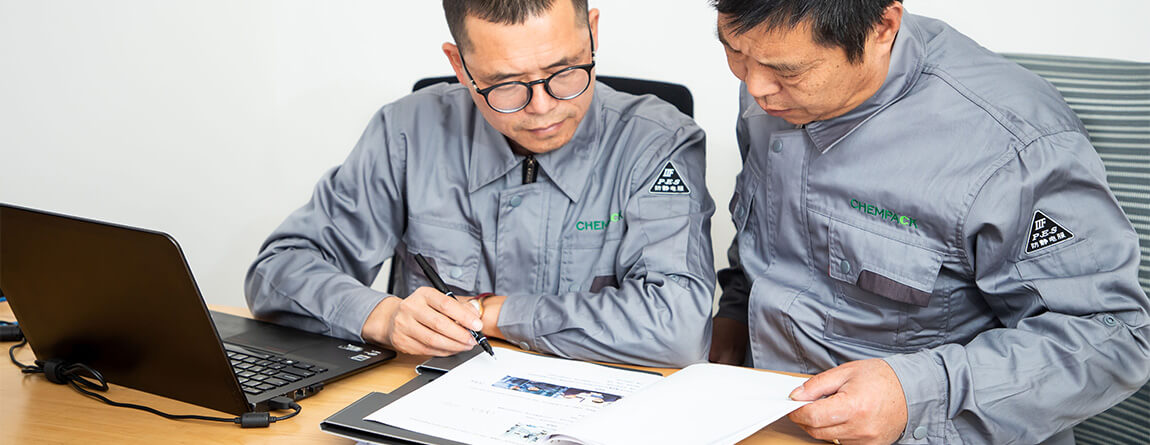 2 experienced engineers discussing for integrated catalyst and adsorbent management
