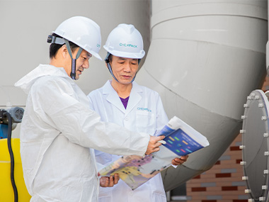 2 engineers implementing the on site technical training